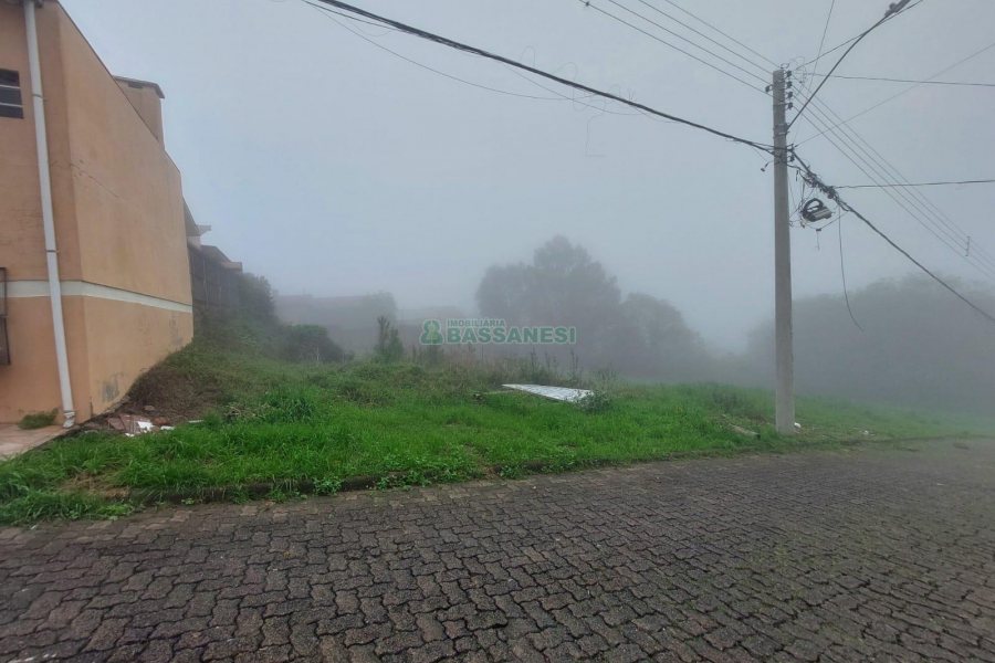 Terreno com 360m², no bairro São Caetano em Caxias do Sul para Comprar