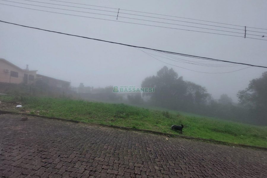Terreno com 360m², no bairro São Caetano em Caxias do Sul para Comprar