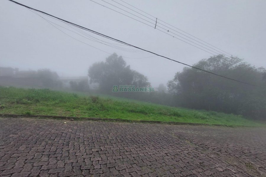 Terreno com 360m², no bairro São Caetano em Caxias do Sul para Comprar