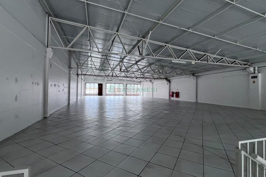 Loja com 1140m², 2 vagas, no bairro São José em Caxias do Sul para Alugar