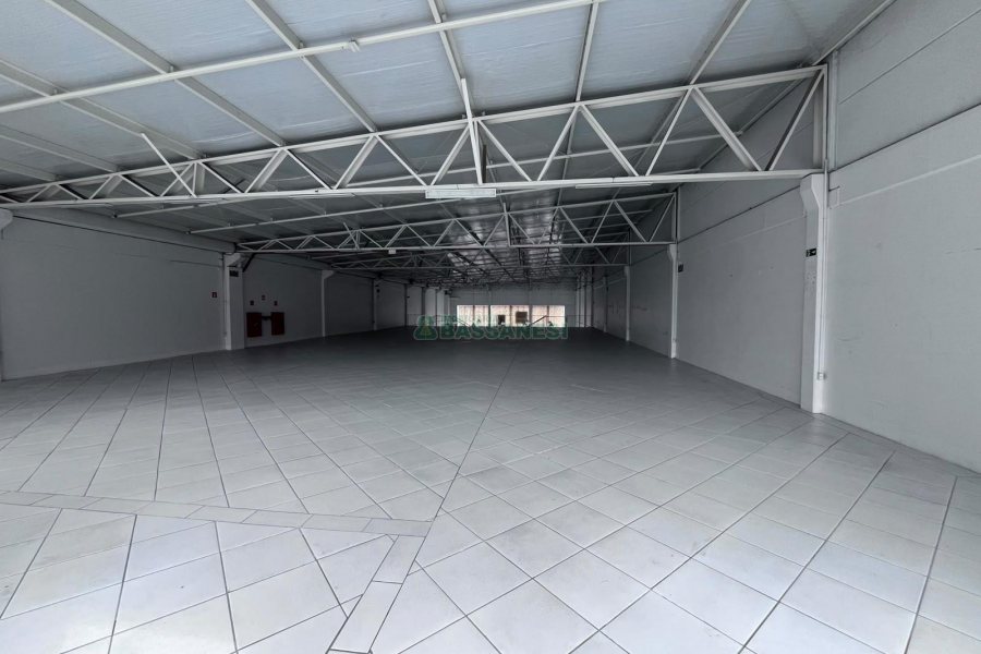 Loja com 1140m², 2 vagas, no bairro São José em Caxias do Sul para Alugar