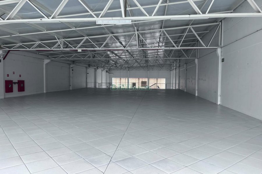 Loja com 1140m², 2 vagas, no bairro São José em Caxias do Sul para Alugar