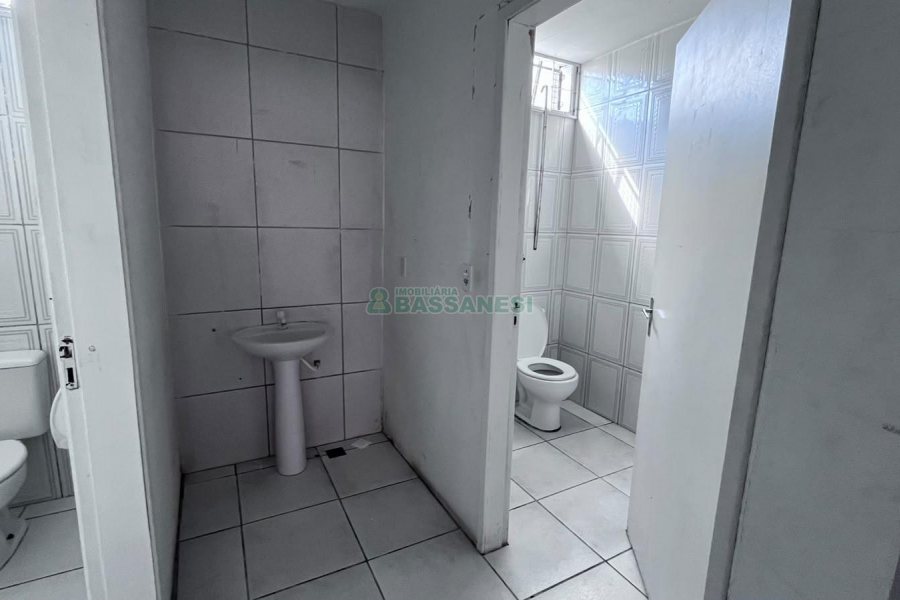Loja com 1140m², 2 vagas, no bairro São José em Caxias do Sul para Alugar