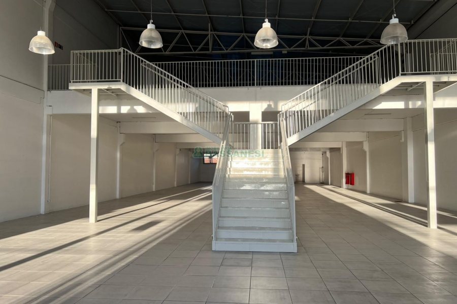 Loja com 1140m², 2 vagas, no bairro São José em Caxias do Sul para Alugar