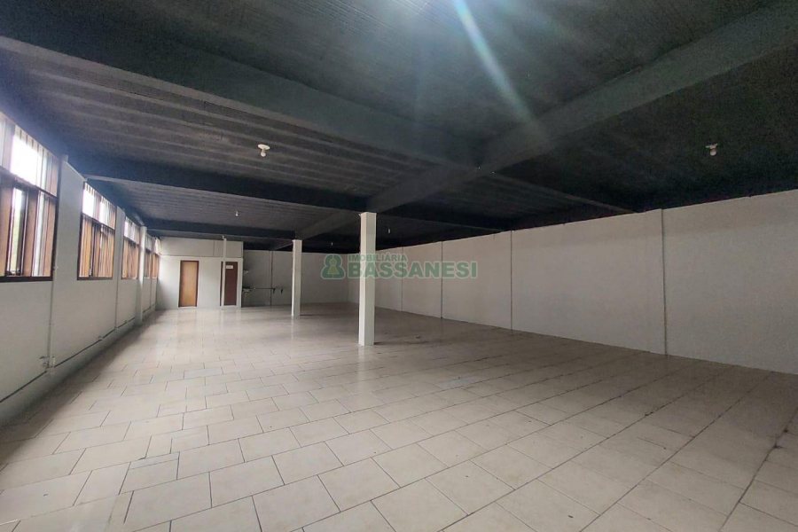 Loja com 260m², no bairro Vinhedos em Caxias do Sul para Alugar