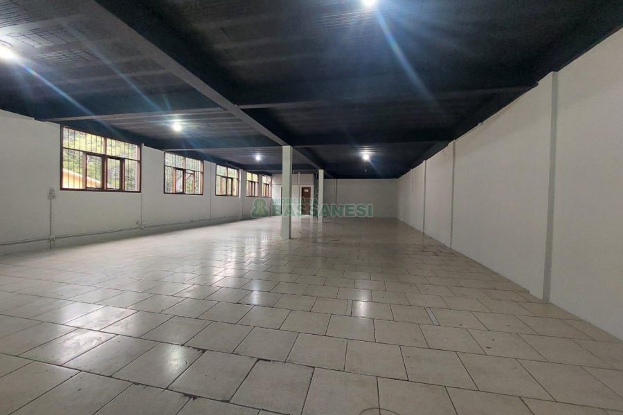 Loja com 260m², no bairro Vinhedos em Caxias do Sul para Alugar