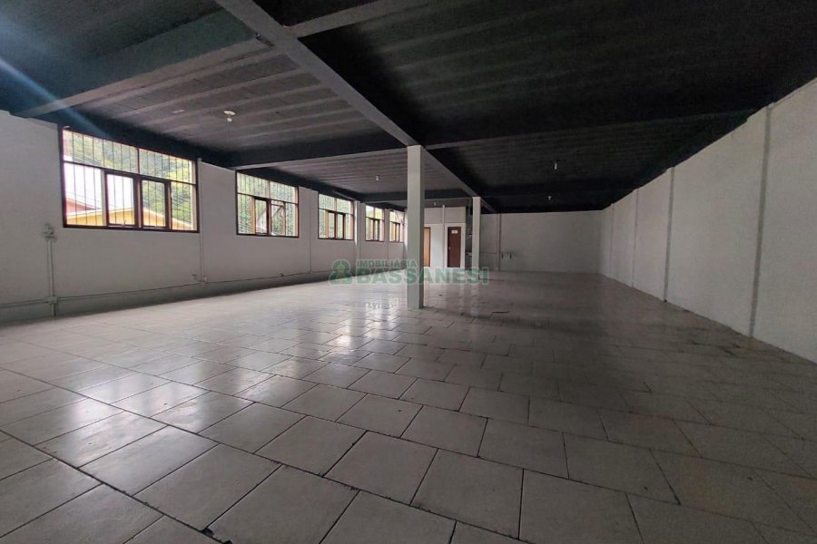 Loja com 260m², no bairro Vinhedos em Caxias do Sul para Alugar
