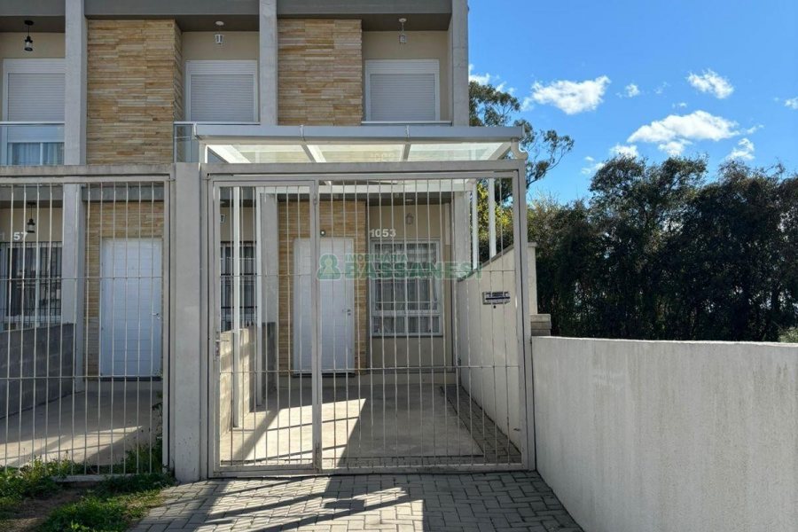 Sobrado Mobiliado com 85m², 2 dormitórios, 2 vagas, no bairro São Luiz em Caxias do Sul para Alugar