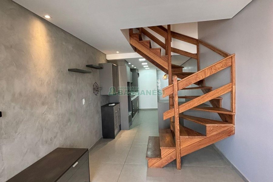 Sobrado Mobiliado com 85m², 2 dormitórios, 2 vagas, no bairro São Luiz em Caxias do Sul para Alugar