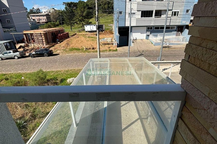 Sobrado Mobiliado com 85m², 2 dormitórios, 2 vagas, no bairro São Luiz em Caxias do Sul para Alugar
