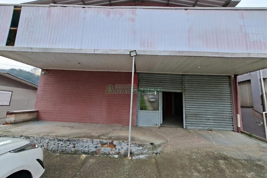Pavilhão com 240m², no bairro De Zorzi em Caxias do Sul para Alugar