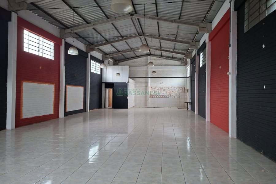 Pavilhão com 240m², no bairro De Zorzi em Caxias do Sul para Alugar
