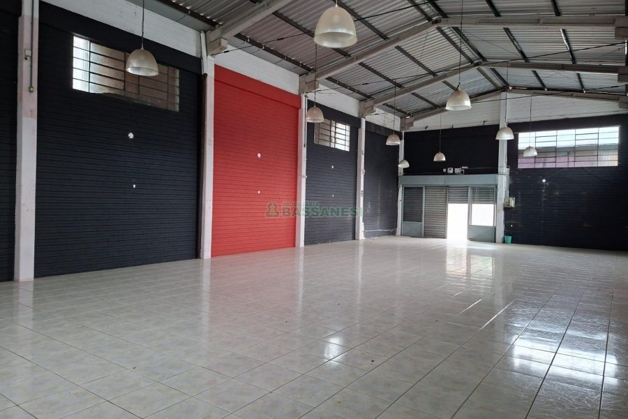 Pavilhão com 240m², no bairro De Zorzi em Caxias do Sul para Alugar