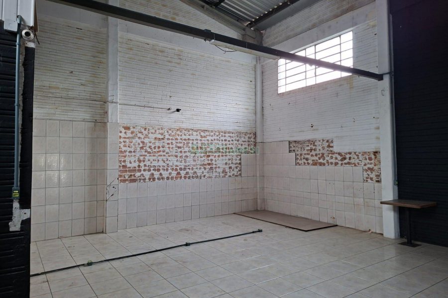 Pavilhão com 240m², no bairro De Zorzi em Caxias do Sul para Alugar