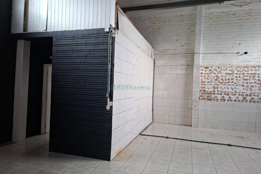 Pavilhão com 240m², no bairro De Zorzi em Caxias do Sul para Alugar