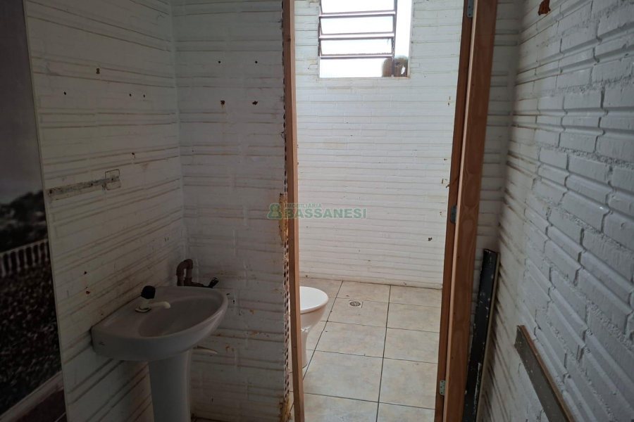 Pavilhão com 240m², no bairro De Zorzi em Caxias do Sul para Alugar