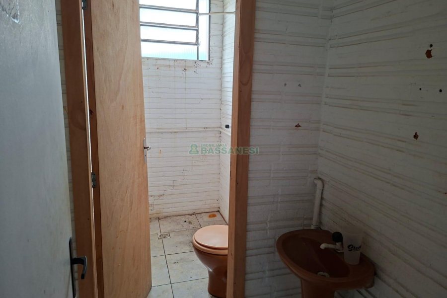 Pavilhão com 240m², no bairro De Zorzi em Caxias do Sul para Alugar