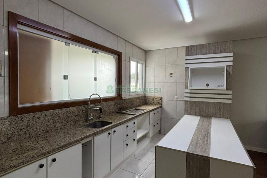 Apto Mobiliado com 75m², 2 dormitórios, 1 vaga, no bairro Desvio Rizzo em Caxias do Sul para Alugar