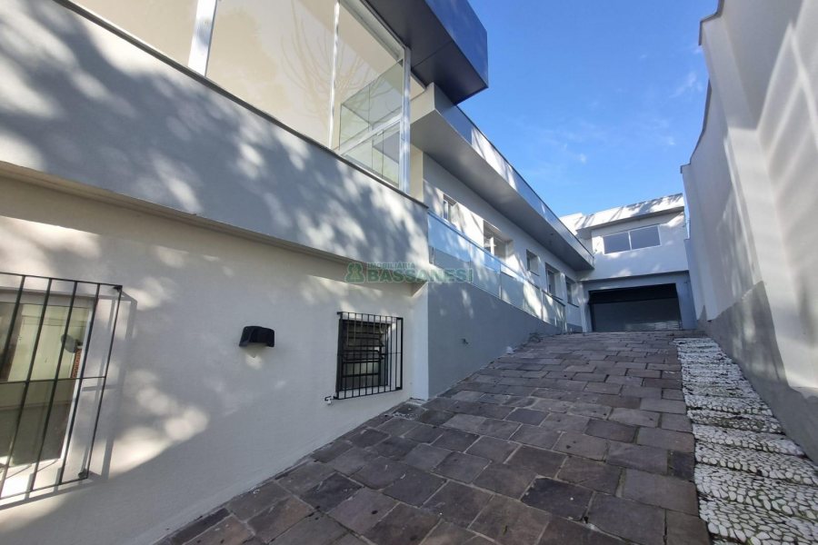 Casa com 377m², 4 dormitórios, 5 vagas, no bairro Bela Vista em Caxias do Sul para Alugar ou Comprar