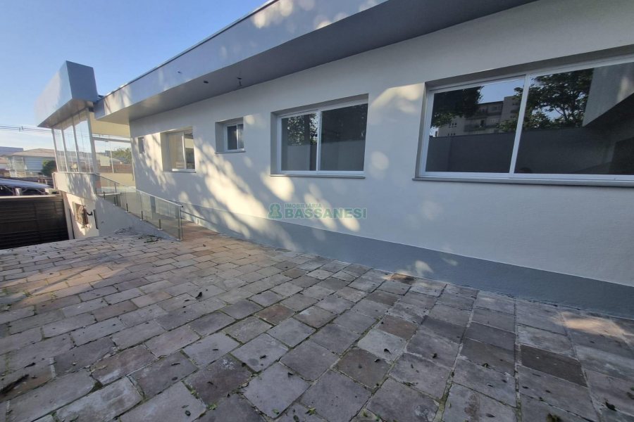 Casa com 377m², 4 dormitórios, 5 vagas, no bairro Bela Vista em Caxias do Sul para Alugar ou Comprar