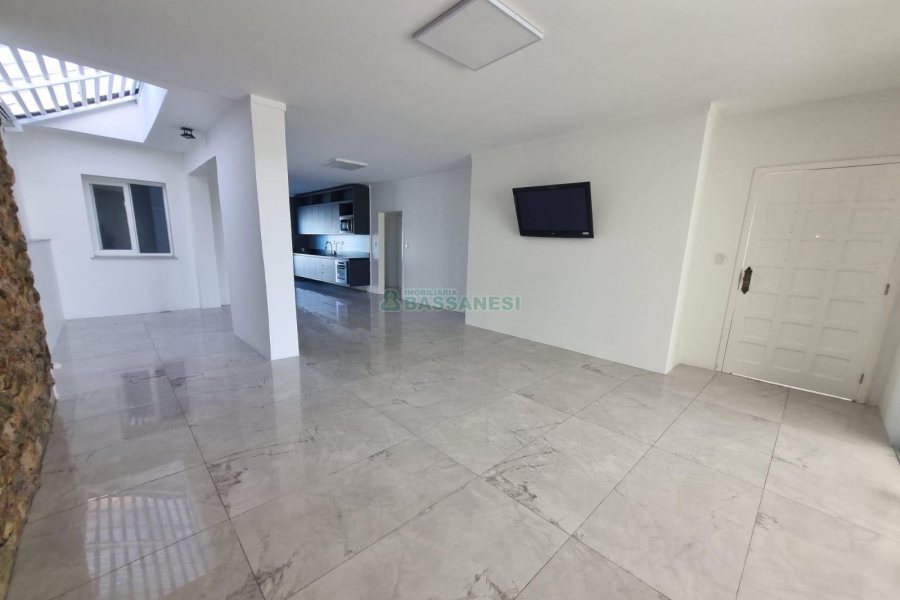 Casa com 377m², 4 dormitórios, 5 vagas, no bairro Bela Vista em Caxias do Sul para Alugar ou Comprar