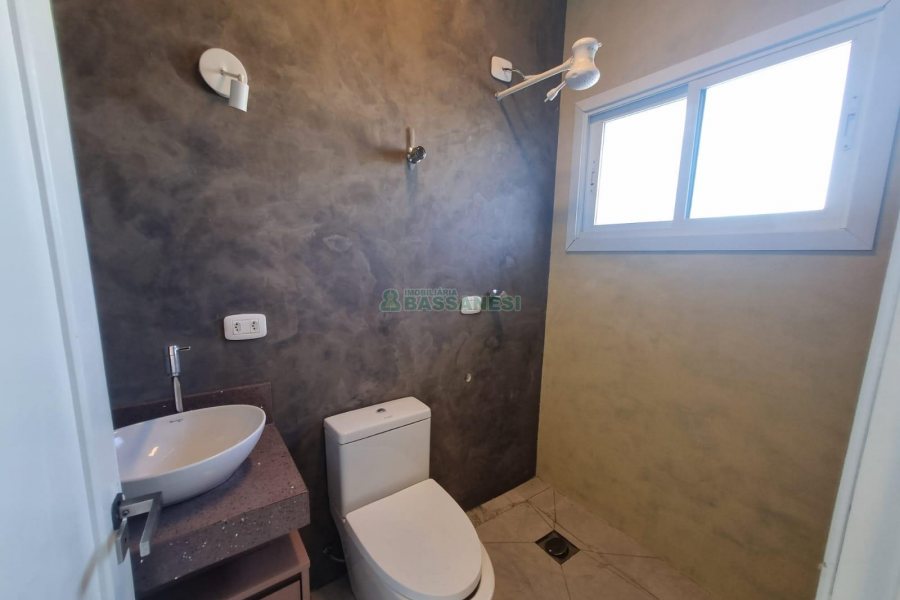 Casa com 377m², 4 dormitórios, 5 vagas, no bairro Bela Vista em Caxias do Sul para Alugar ou Comprar