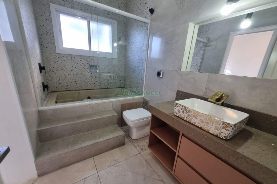 Casa com 377m², 4 dormitórios, 5 vagas, no bairro Bela Vista em Caxias do Sul para Alugar ou Comprar