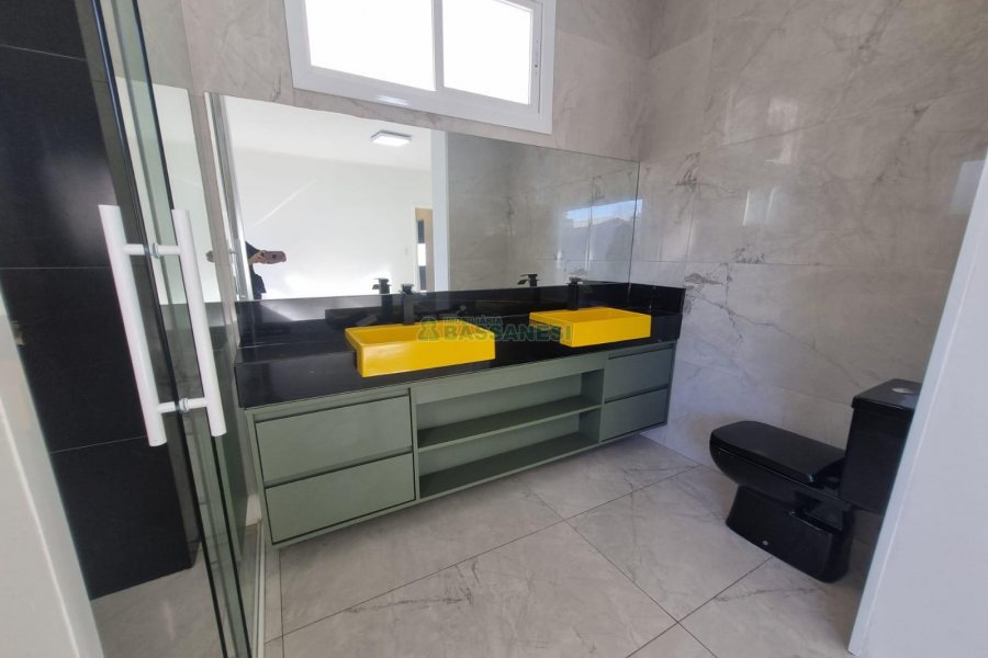 Casa com 377m², 4 dormitórios, 5 vagas, no bairro Bela Vista em Caxias do Sul para Alugar ou Comprar