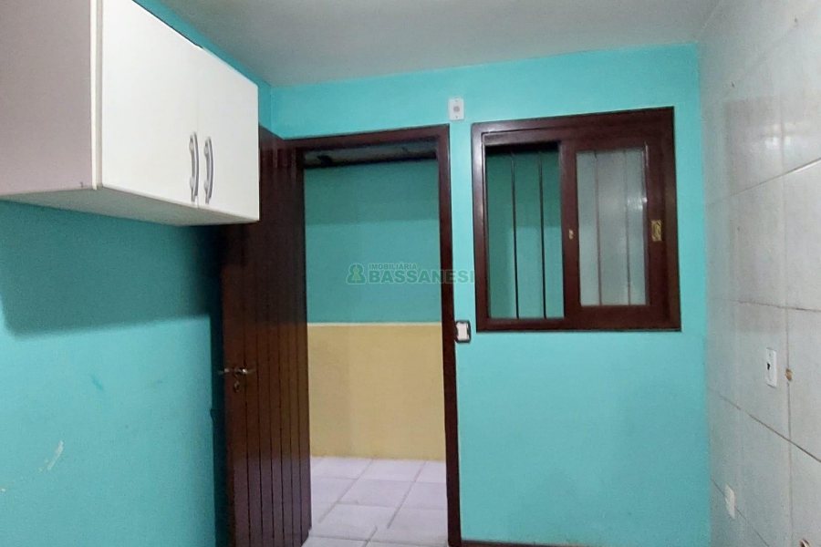 Sobrado com 60m², 2 dormitórios, no bairro Charqueadas em Caxias do Sul para Alugar
