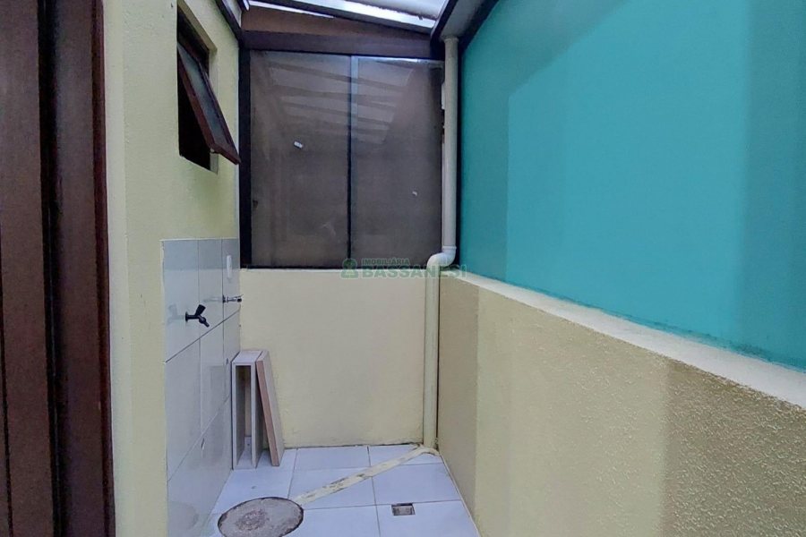 Sobrado com 60m², 2 dormitórios, no bairro Charqueadas em Caxias do Sul para Alugar