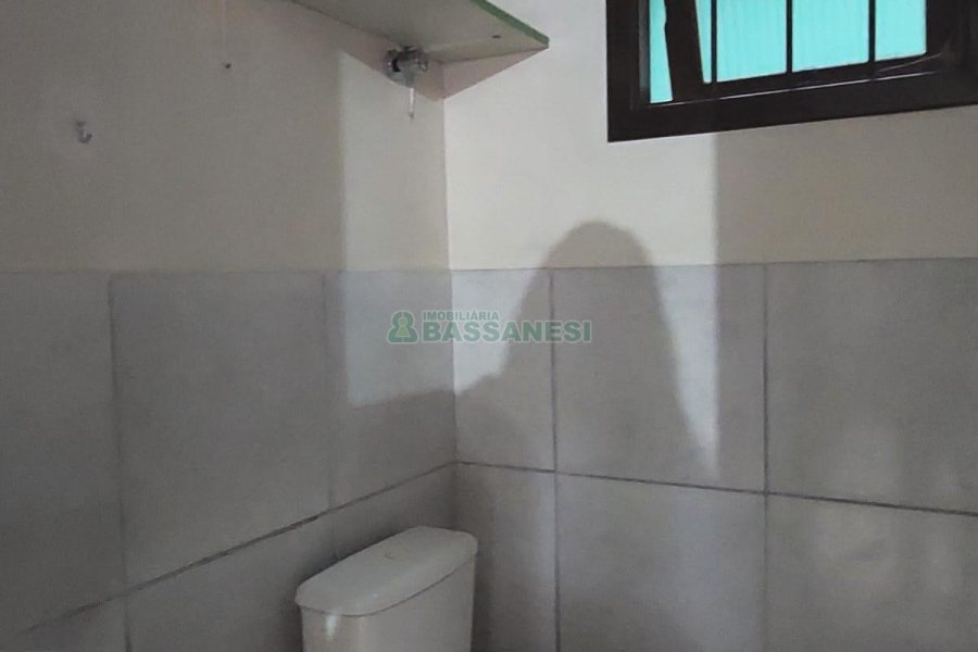 Sobrado com 60m², 2 dormitórios, no bairro Charqueadas em Caxias do Sul para Alugar