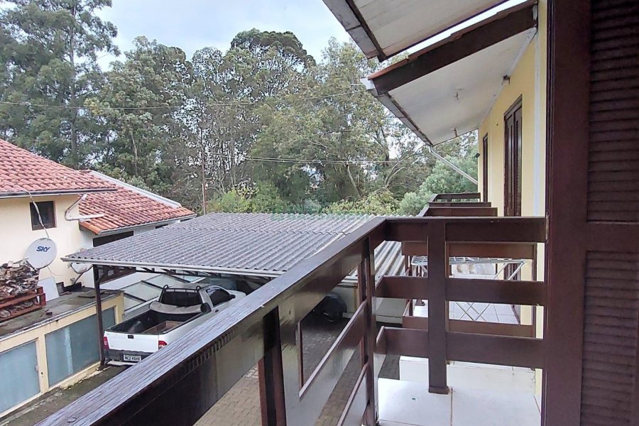 Sobrado com 60m², 2 dormitórios, no bairro Charqueadas em Caxias do Sul para Alugar