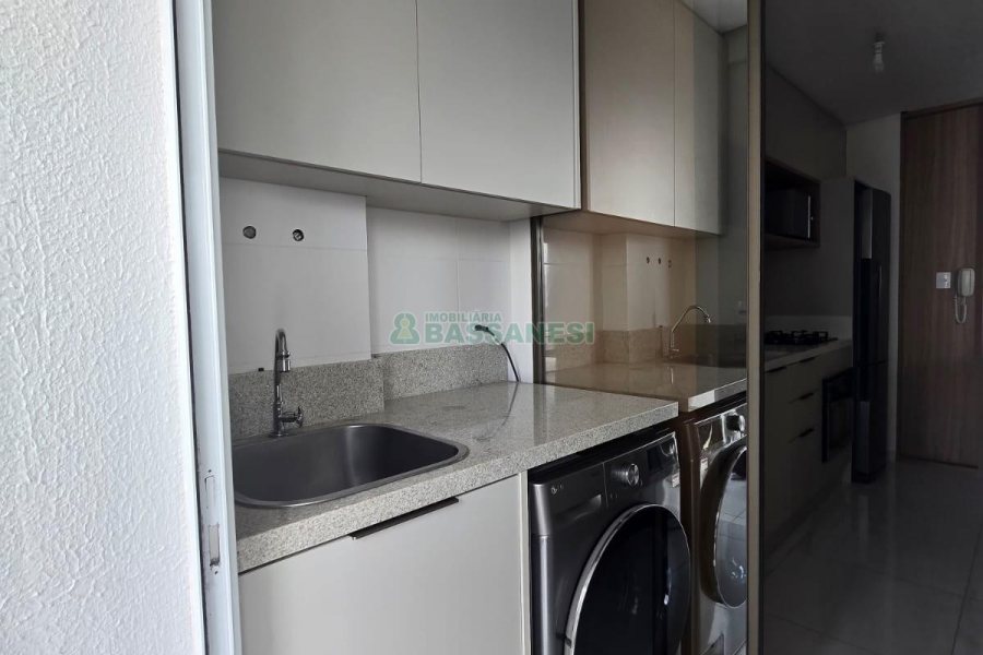 Apto Mobiliado com 112m², 2 dormitórios, 1 vaga, no bairro Lourdes em Caxias do Sul para Alugar