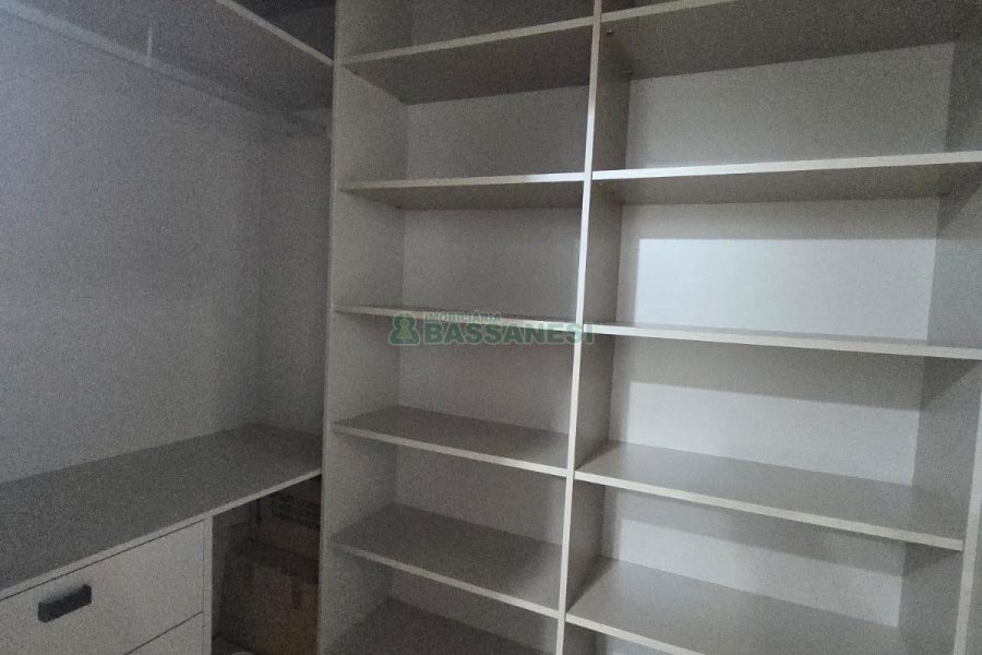 Apto Mobiliado com 112m², 2 dormitórios, 1 vaga, no bairro Lourdes em Caxias do Sul para Alugar