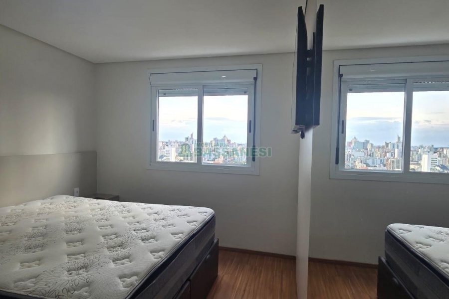 Apto Mobiliado com 112m², 2 dormitórios, 1 vaga, no bairro Lourdes em Caxias do Sul para Alugar