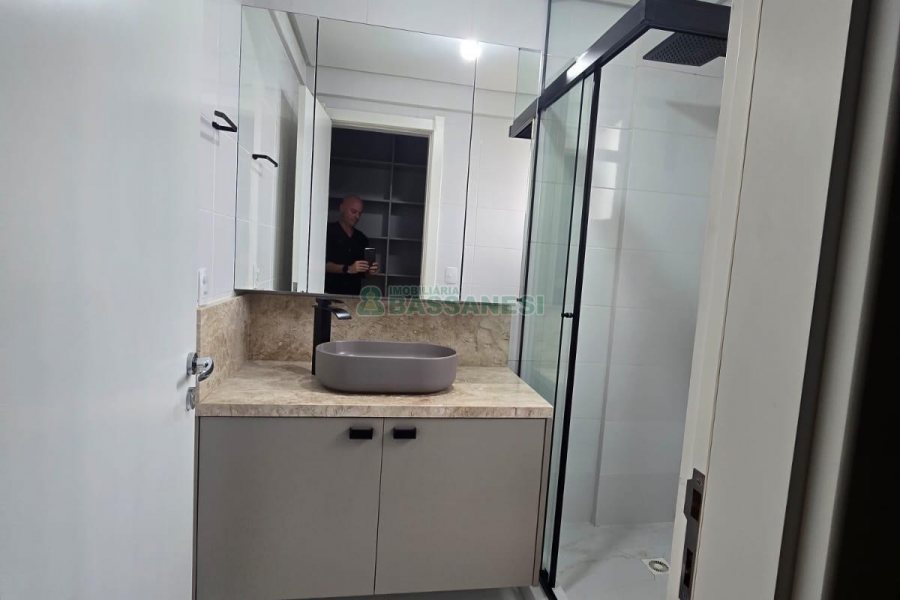 Apto Mobiliado com 112m², 2 dormitórios, 1 vaga, no bairro Lourdes em Caxias do Sul para Alugar