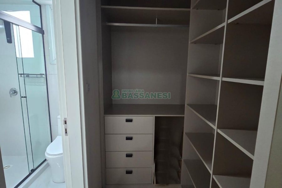 Apto Mobiliado com 112m², 2 dormitórios, 1 vaga, no bairro Lourdes em Caxias do Sul para Alugar