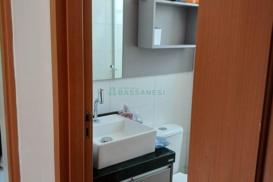 Apartamento com 42m², 2 dormitórios, 1 vaga, no bairro Panazzolo em Caxias do Sul para Alugar