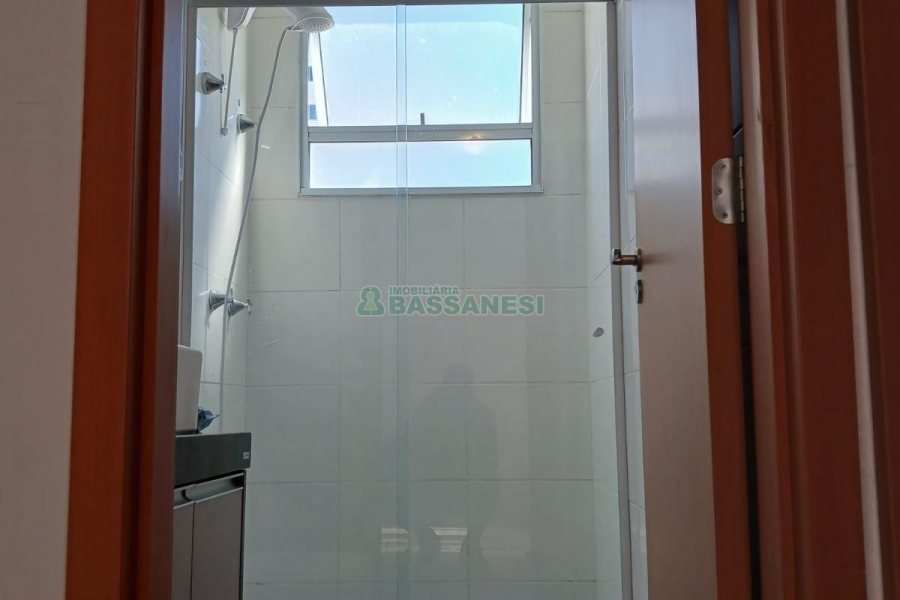 Apartamento com 42m², 2 dormitórios, 1 vaga, no bairro Panazzolo em Caxias do Sul para Alugar