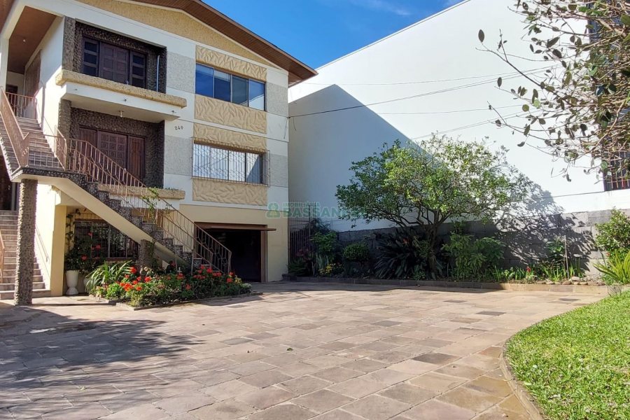 Casa com 120m², 3 dormitórios, 1 vaga, no bairro Cruzeiro em Caxias do Sul para Alugar
