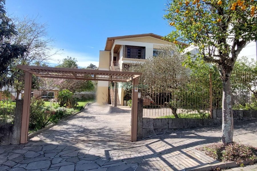Casa com 120m², 3 dormitórios, 1 vaga, no bairro Cruzeiro em Caxias do Sul para Alugar