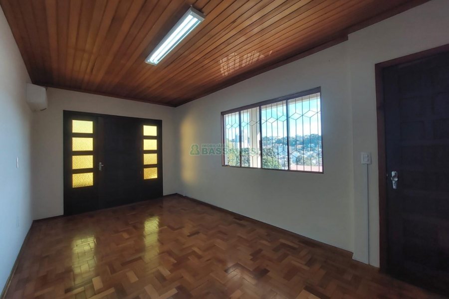 Casa com 120m², 3 dormitórios, 1 vaga, no bairro Cruzeiro em Caxias do Sul para Alugar
