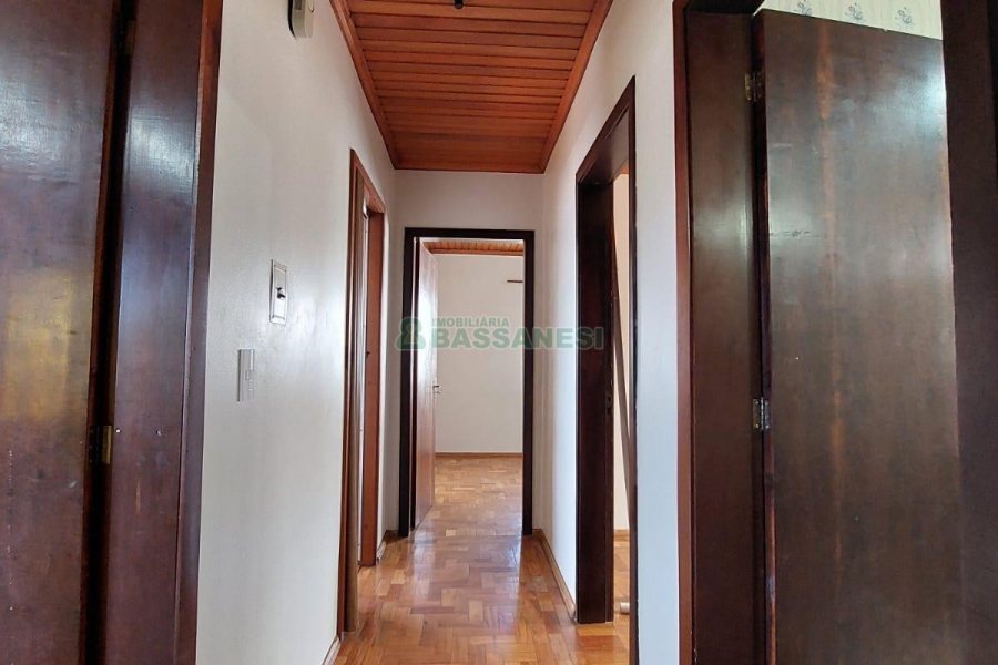 Casa com 120m², 3 dormitórios, 1 vaga, no bairro Cruzeiro em Caxias do Sul para Alugar