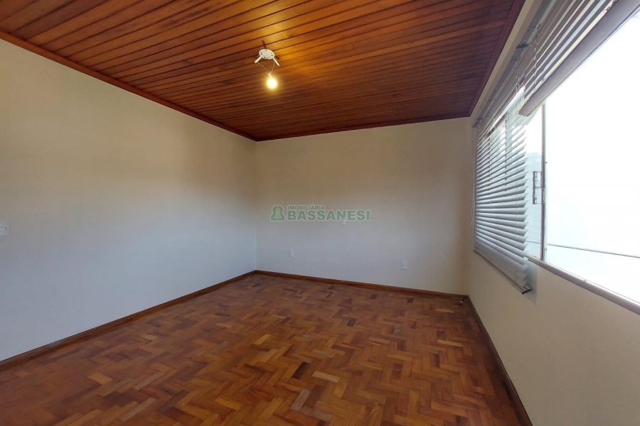 Casa com 120m², 3 dormitórios, 1 vaga, no bairro Cruzeiro em Caxias do Sul para Alugar