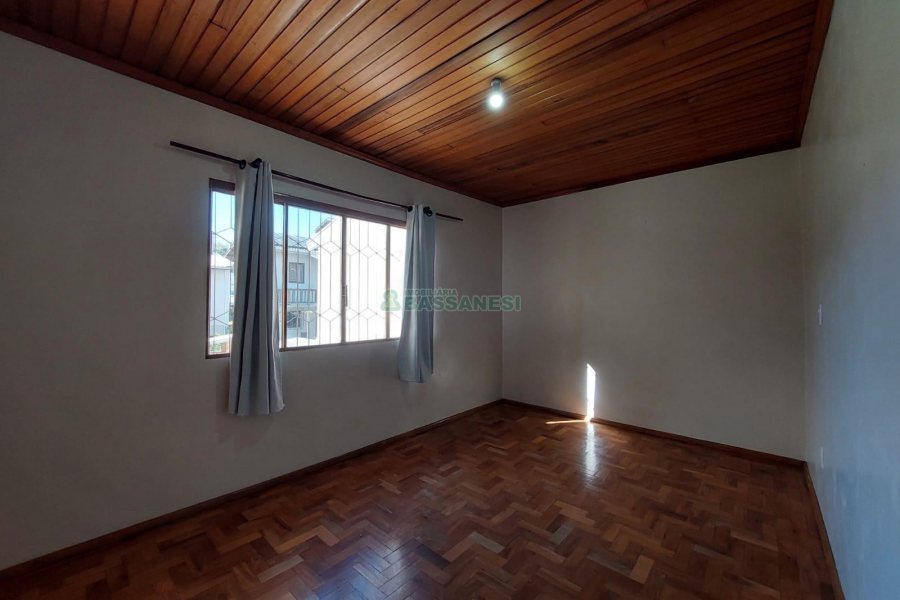 Casa com 120m², 3 dormitórios, 1 vaga, no bairro Cruzeiro em Caxias do Sul para Alugar