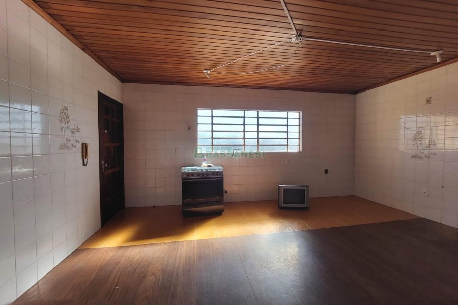 Casa com 120m², 3 dormitórios, 1 vaga, no bairro Cruzeiro em Caxias do Sul para Alugar