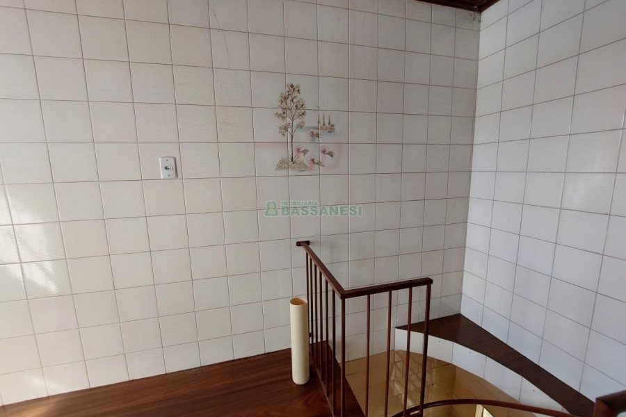 Casa com 120m², 3 dormitórios, 1 vaga, no bairro Cruzeiro em Caxias do Sul para Alugar