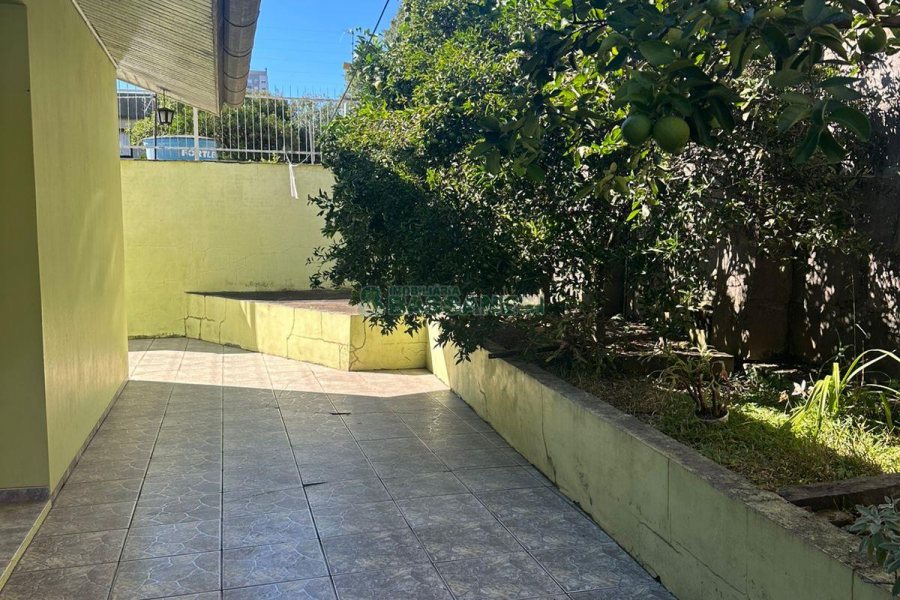 Casa com 250m², 3 dormitórios, 2 vagas, no bairro São Leopoldo em Caxias do Sul para Comprar