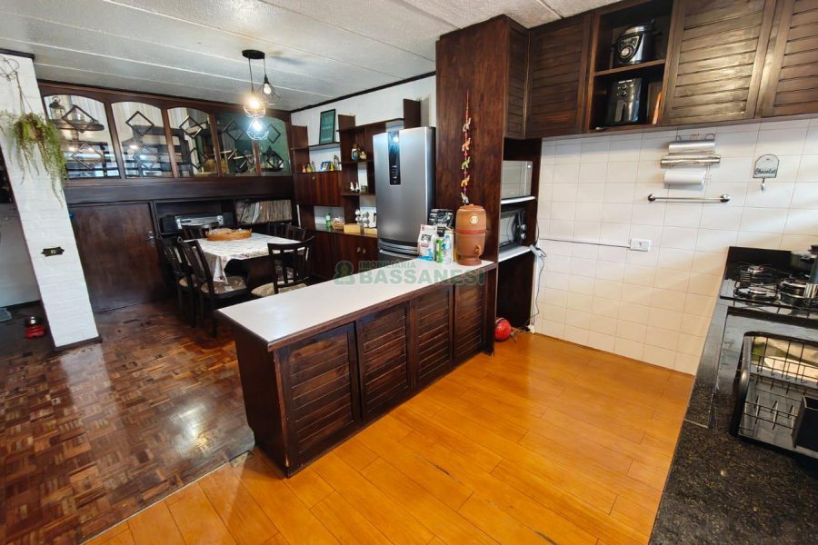 Casa com 154m², 3 dormitórios, no bairro Jardelino Ramos em Caxias do Sul para Comprar