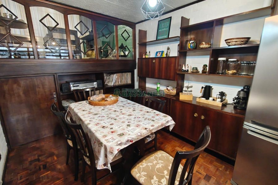 Casa com 154m², 3 dormitórios, no bairro Jardelino Ramos em Caxias do Sul para Comprar